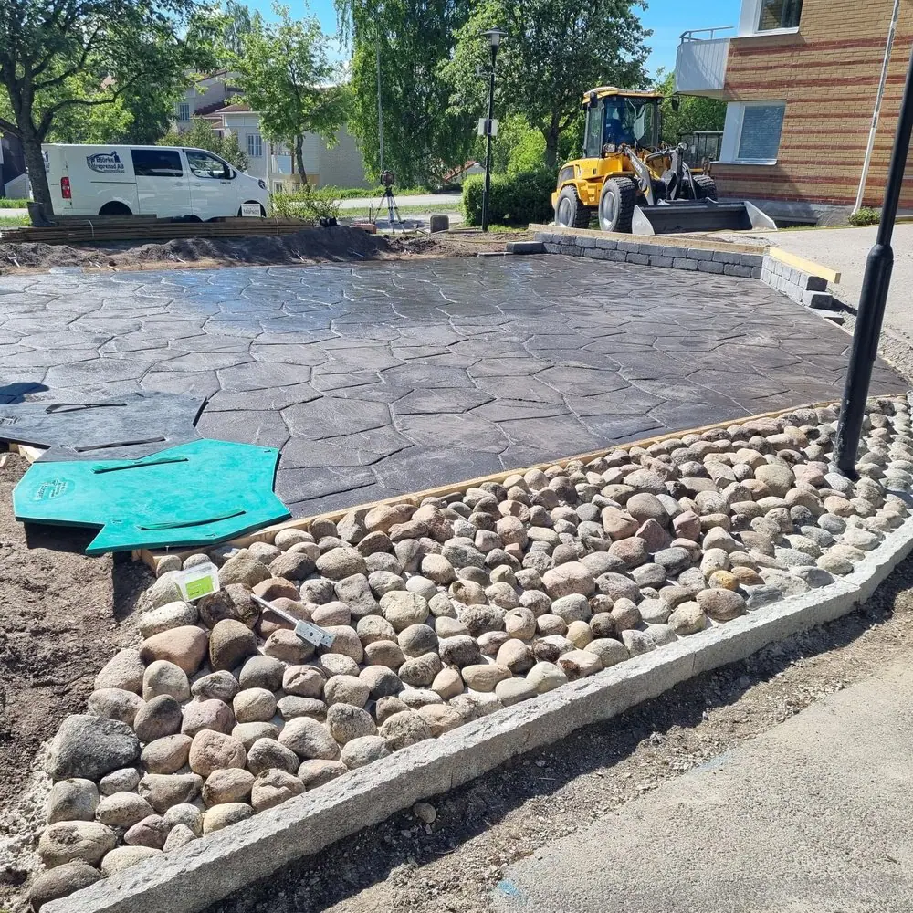 Utemiljö för BRF – mönsterbetong & gestaltning