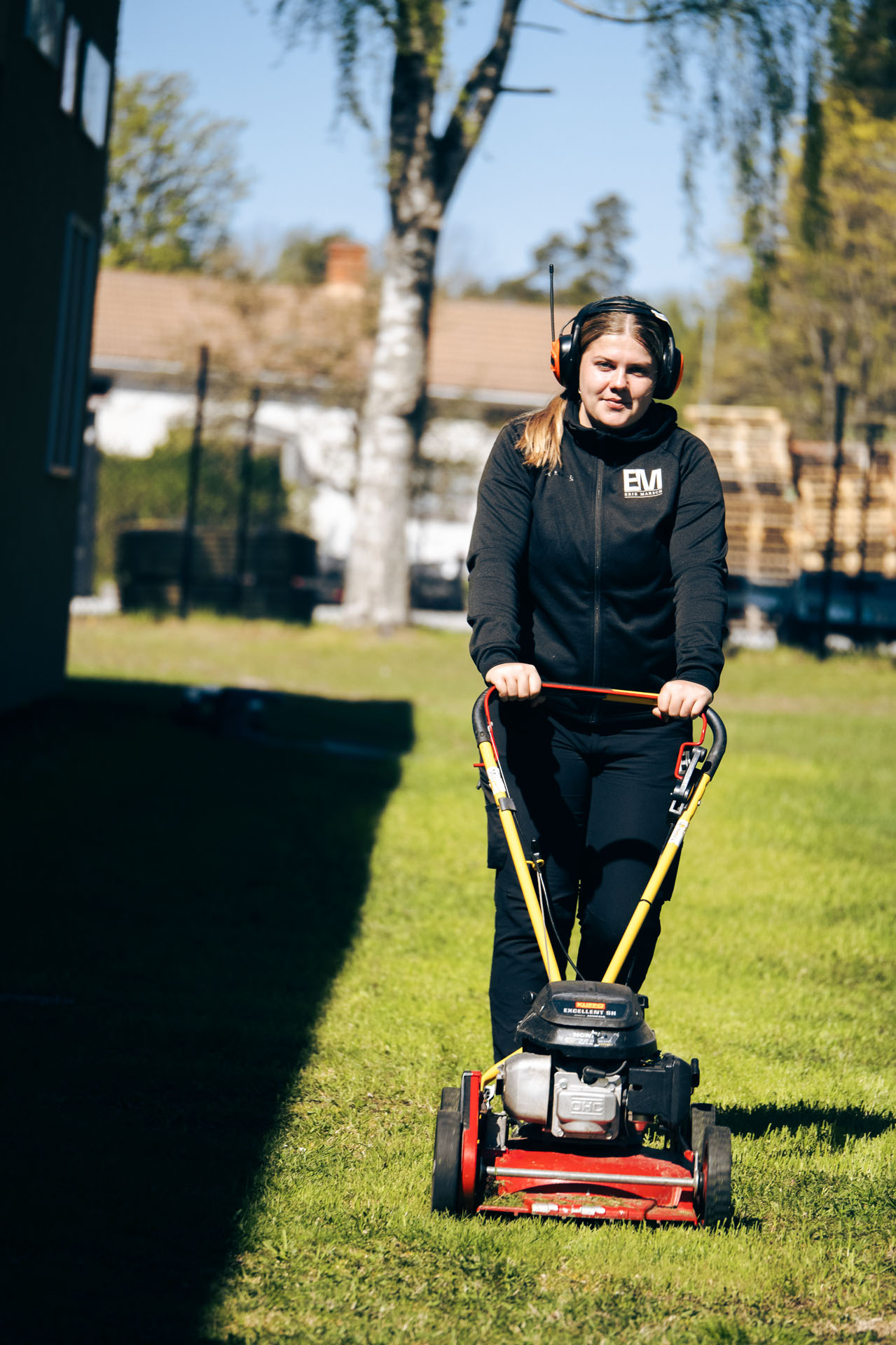 Markskötsel och utemiljö – gräsklippning och fastighetsdrift